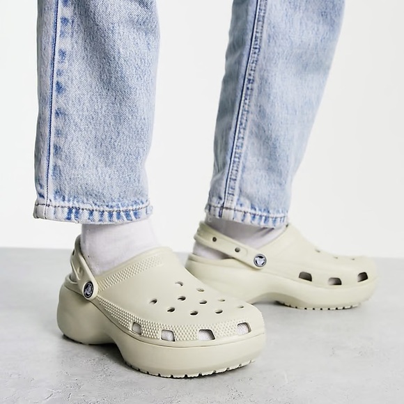 Crocs Women’s Classic Platform Clog - Bone - NWT - Picture 8 of 8